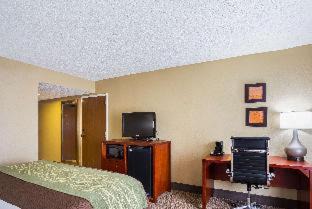 Highlands - Perkins Hotel | Comfort Inn University Area