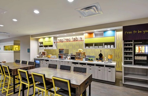 Terrace Park Hotel | Comfort Meets Convenient: Close to Tampa Airport. FREE Breakfast, Pool!