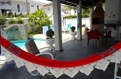 Vista Linda House | Comfort, security and lots of leisure! House w/pool - Cond. Hanga Roa - Bertioga