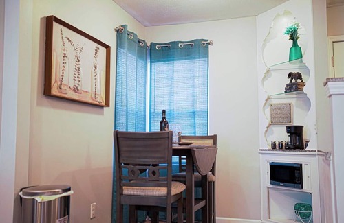 Wichita Apartment | Comfort stay, with Luxe feel. Come pamper yourself