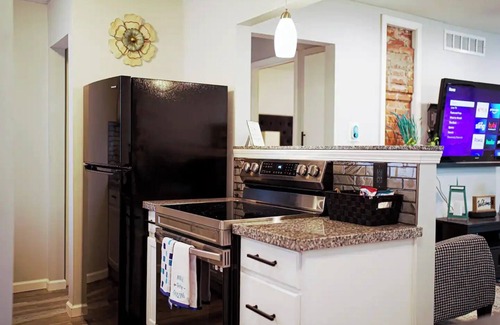 Wichita Apartment | Comfort stay, with Luxe feel. Come pamper yourself