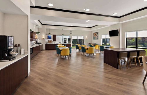 Summit Station Hotel | Comfort Suites Columbus East Broad