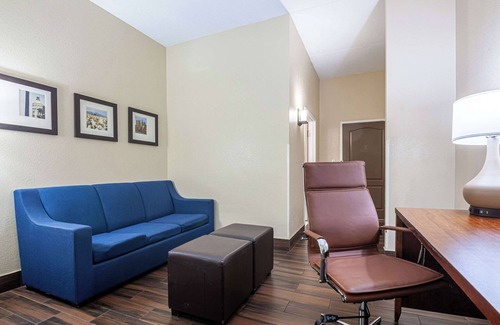 Morrow Hotel | Comfort Suites Morrow - Atlanta South