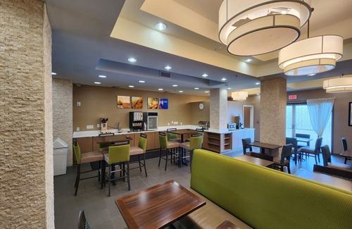 Little Woods Hotel | Comfort Suites New Orleans East