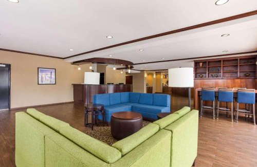 Saraland Hotel | Comfort Suites North Mobile