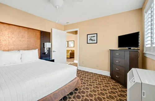 Corte Madera Hotel | Comfortable 1BR Suite | Kitchen | Outdoor Pool | Free Parking | BBQ Area