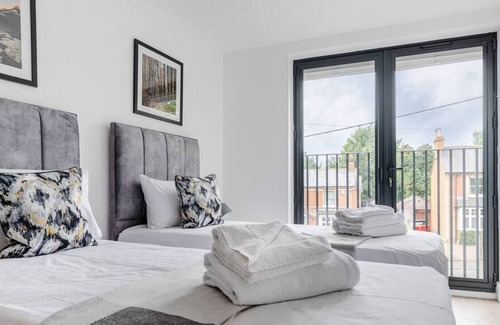 Windlesham Apartment | Comfortable 2BR Apartment w/ Free Parking