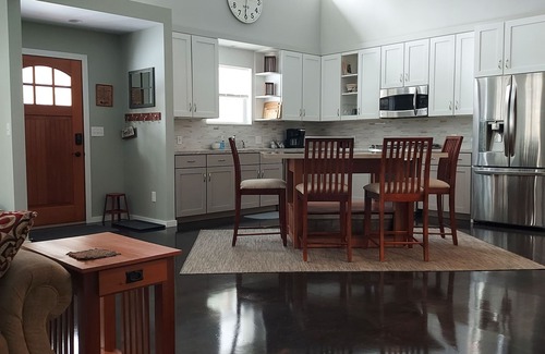 Grand Rapids House | Comfortable 3 bedroom cape cod style home