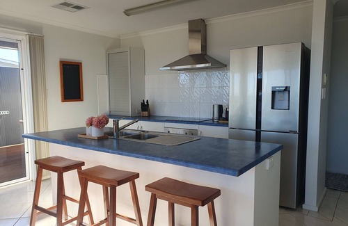 Melville House | Comfortable 3 bedroom home, absolute beachfront!