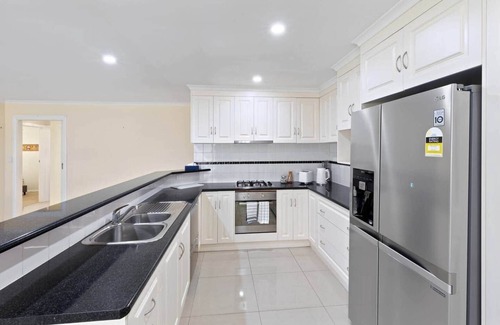 Mount Gambier House | Comfortable 4-Bedroom Home with Backyard Escape