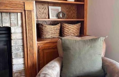 Bellevue House | Comfortable and Clean GB Home close to Lambeau