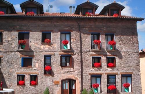 Laspaules Apartment | Comfortable Apartment with Mountain View in Laspaúles