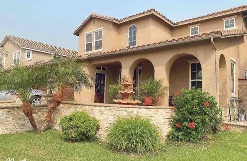 Eastvale House | Comfortable Avon on the first floor with private bathroom and office area + TV