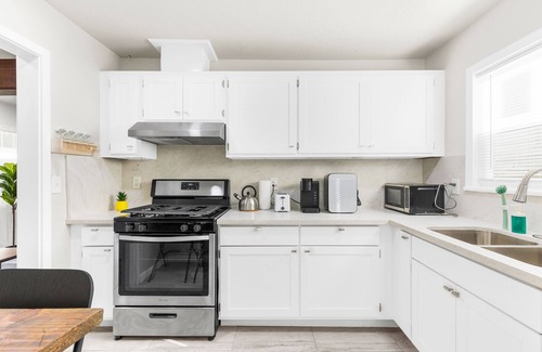 Compton Apartment | Comfortable Compton 2 Bed APT 2