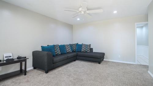 Mobile House | Comfortable Cozy Getaway 3 Bedroom with Gameroom