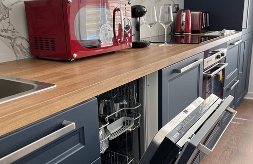 Westcliff-on-Sea Apartment | Comfortable double room in Westcliff-on-Sea