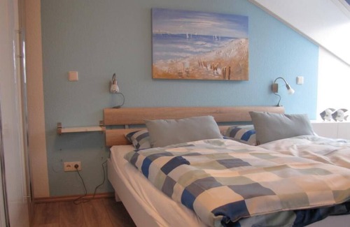 Busumer Deichhausen Apartment | comfortable apartment for 2-3 P. overlooking the North Sea, * Wi-Fi *, Pets Allowed