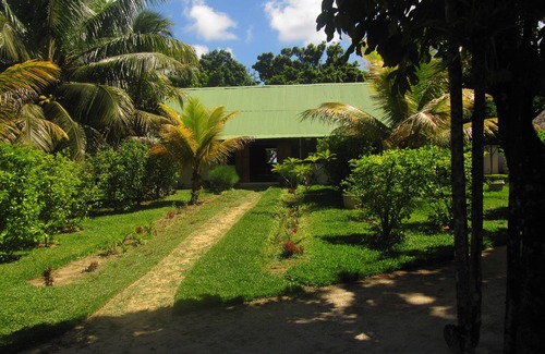 Nosy Boraha Villa | Comfortable family-run holiday home with swimming pool on the sea beach