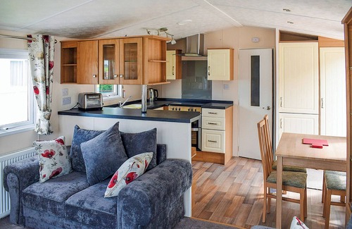 Arnold House | Comfortable holiday home with master double and twin bedrooms.