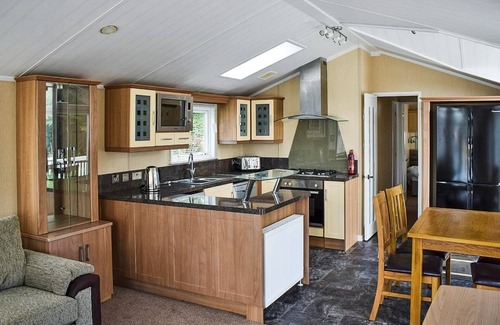 Arnold House | Comfortable holiday home with master double and twin bedrooms.
