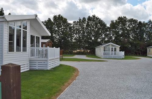 Arnold House | Comfortable holiday home with master double and twin bedrooms.