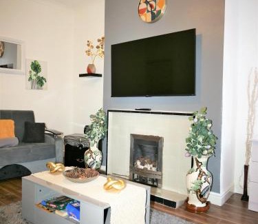 Bolton House | Comfortable Home From Home Bolton Central - Sleeps - 10