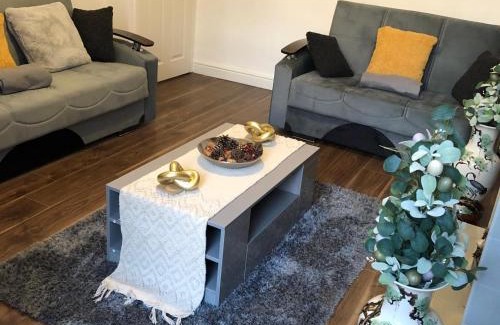 Bolton House | Comfortable Home From Home Bolton Central - Sleeps - 10