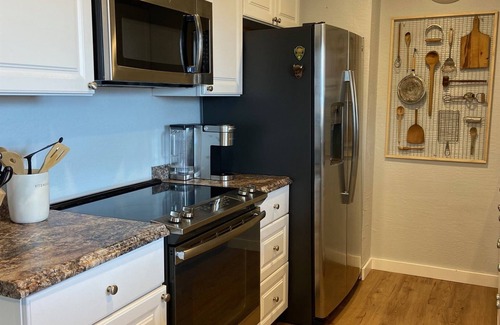 McAllister House | Comfortable modern home near Ennis Lake