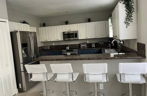 Tamiami House | Comfortable New Home in Miami