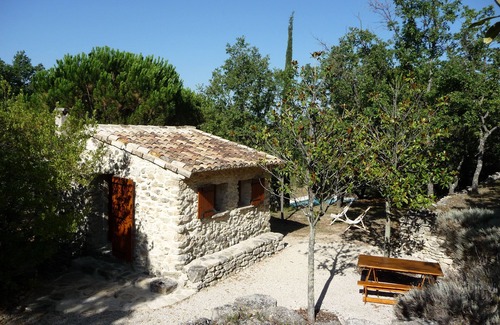 Mormoiron House | Comfortable small stone 18th Century cabin, private pool, exceptional site