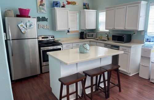 Matagorda Cottage | Comfortable Two Bedroom on the river, WIFI, Lighted Pier with beautiful sunsets!