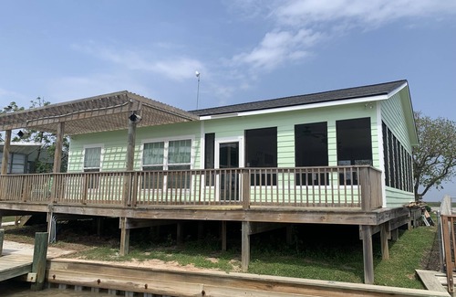 Matagorda Cottage | Comfortable Two Bedroom on the river, WIFI, Lighted Pier with beautiful sunsets!