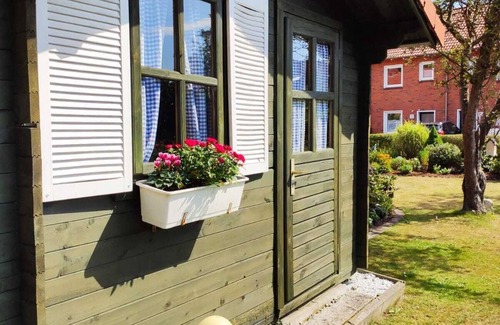 Bad Zwischenahn House | Comfortable vacation home in a central location in Bad Zwischenahn with garden