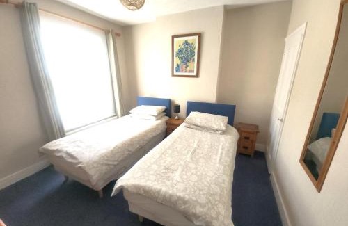 Sittingbourne House | Comfortable Victorian 3 bedroom semi-detached house with fast Wi-Fi