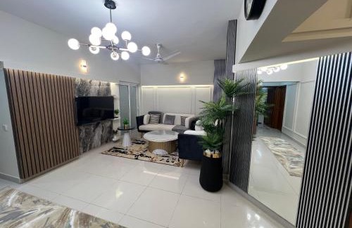 Clifton Apartment | Comfortia Guest House 3 Bed with DringDining