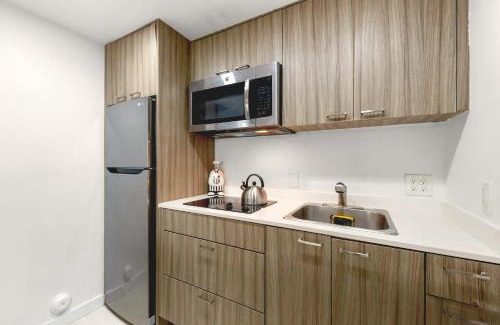 West Avenue Apartment | Comfy 1BR in Miami Beach's Heart w BBQ zone