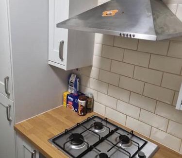 Heath Apartment | Comfy 1st floor flat, sleeps 4