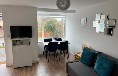 Wareham House | Comfy 2 bed house located at Wareham train station