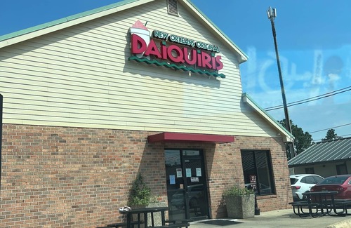 Highlands - Perkins Apartment | Comfy 2 bedroom w 1 bath near LSU. 5 minutes to downtown. Pet friendly.