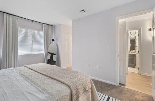 Charlotte Apartment | Comfy 2BR Condo near Uptown & NoDa Free Parking