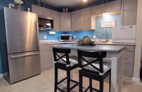 Memphis Apartment | Comfy and cozy 1BR downstairs apt with King sized bed, centrally located for fun