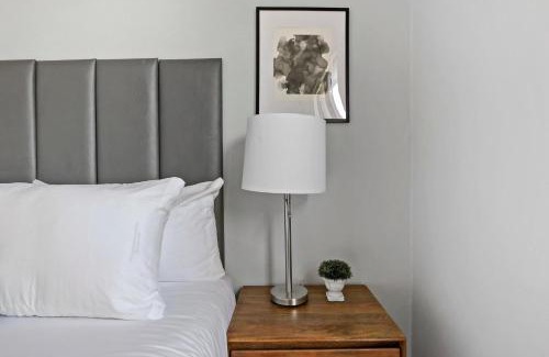 North Center Apartment | Comfy & Bright 3BR Fully Furnished Apt - Lincoln 3E