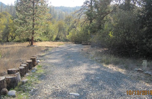 Douglas City Cabin | Comfy Cabin and Glamping Right on the Trinity River