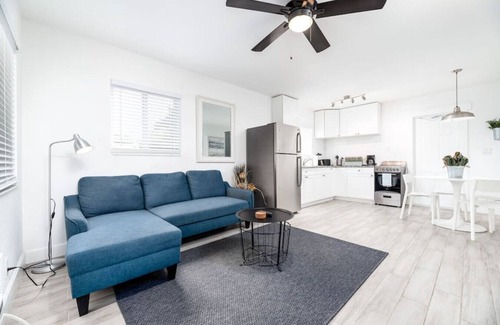 Middle River Terrace Apartment | Comfy Condos @ Middle River - #1