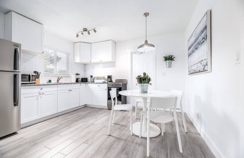 Middle River Terrace Apartment | Comfy Condos @ Middle River - #1