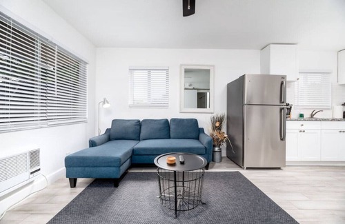 Middle River Terrace Apartment | Comfy Condos @ Middle River - #1