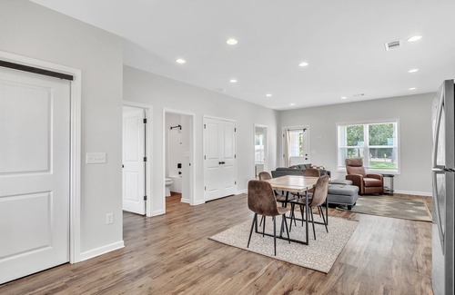 Columbus House | Comfy & Convenient 2BR Guest House in Columbus