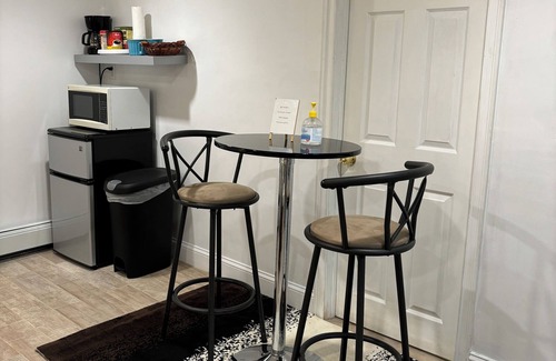 Somerville Apartment | Comfy, cozy and clean basement apt with parking close to Harvard, Tufts and MIT.