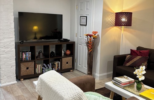 Somerville Apartment | Comfy, cozy and clean basement apt with parking close to Harvard, Tufts and MIT.