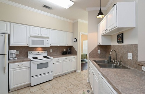 Southwood Valley House | Comfy, Cozy, Colorful and Centrally Located, Minutes From Texas A&M!